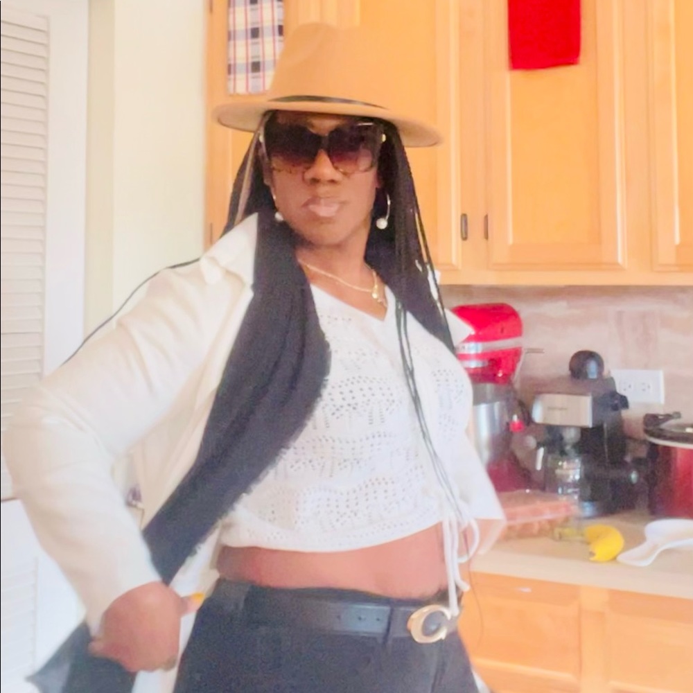 Your most “🌸Fab Posher🌸” here to get you right with Best in Fashion & Style.